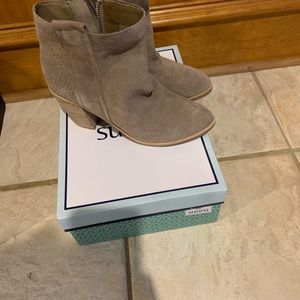 Susina Grey Boots 👢 🏆💝